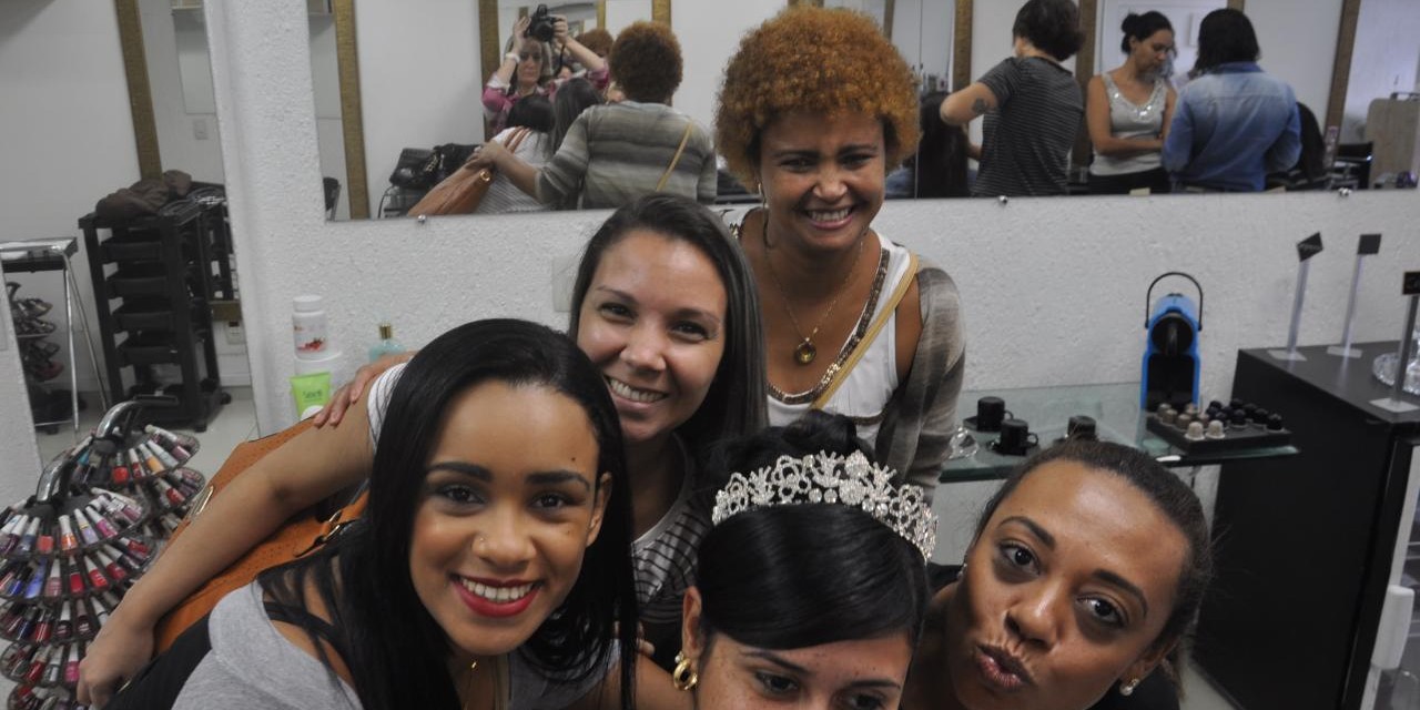 Debutantes e noivas começam a escolher penteados e maquiagem para abrilhantar no 