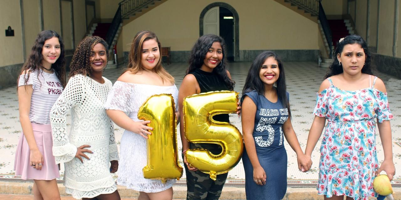 O baile está chegando, e nossas debutantes já estão prontas