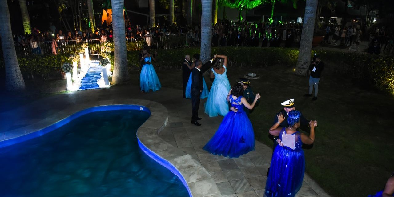 Baile de Debutantes reúne dependentes de profissionais de segurança pública